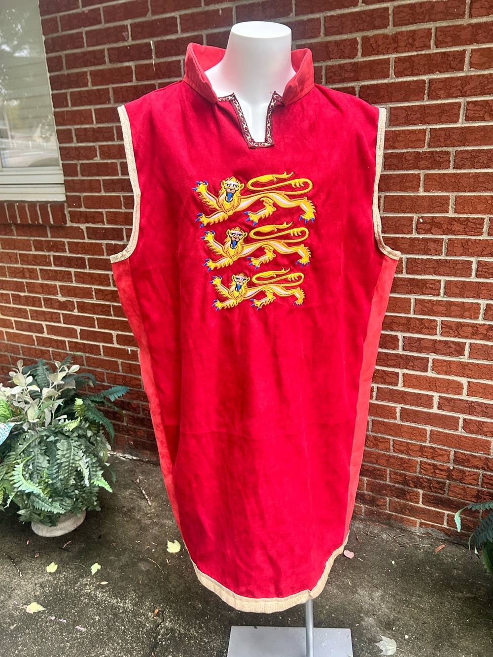 Vintage Tabards Men’s Vest Costume, Men Size 3-XL - 4 XL 29 inches pit to pit